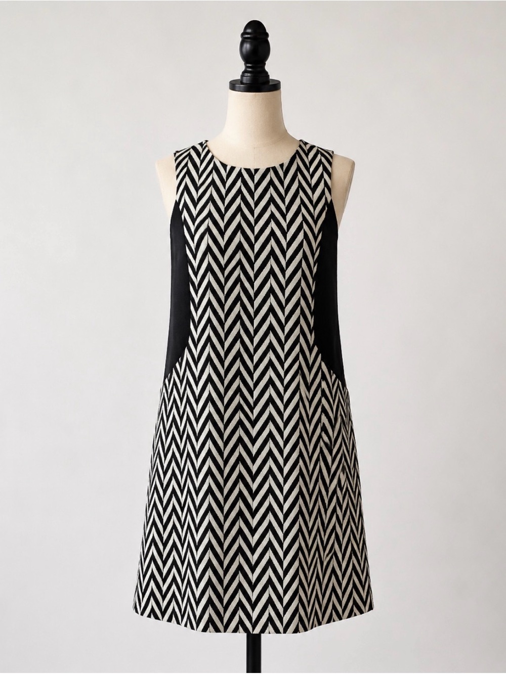 HD in Paris Chevron Shift Dress XSP Black White Mod Sleeveless Pockets